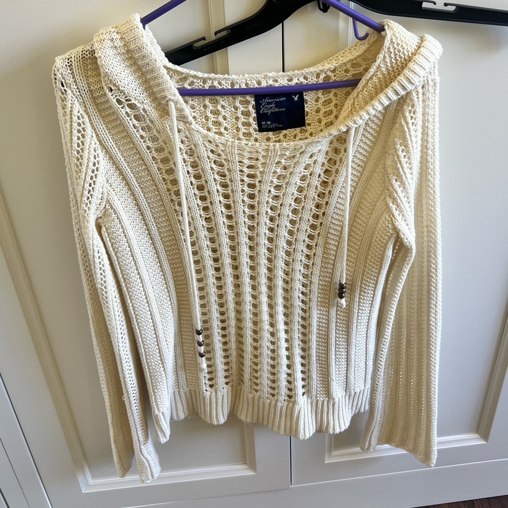 American Eagle. Women’s MED. Crochet sweater. EUC!